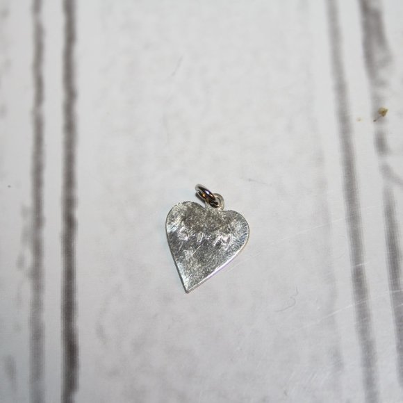 Vintage light gold heart charm/ pendant 5/8" - Picture 2 of 4